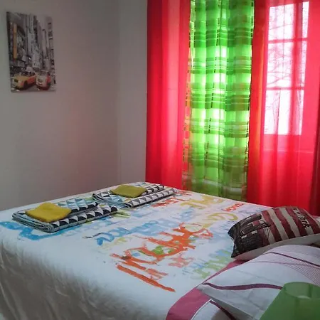Oda ve Kahvaltı Tanka