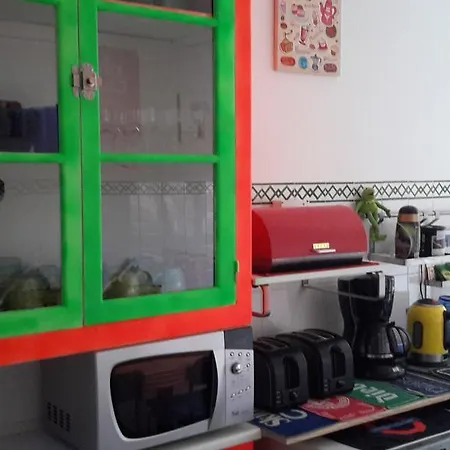 Oda ve Kahvaltı Tanka